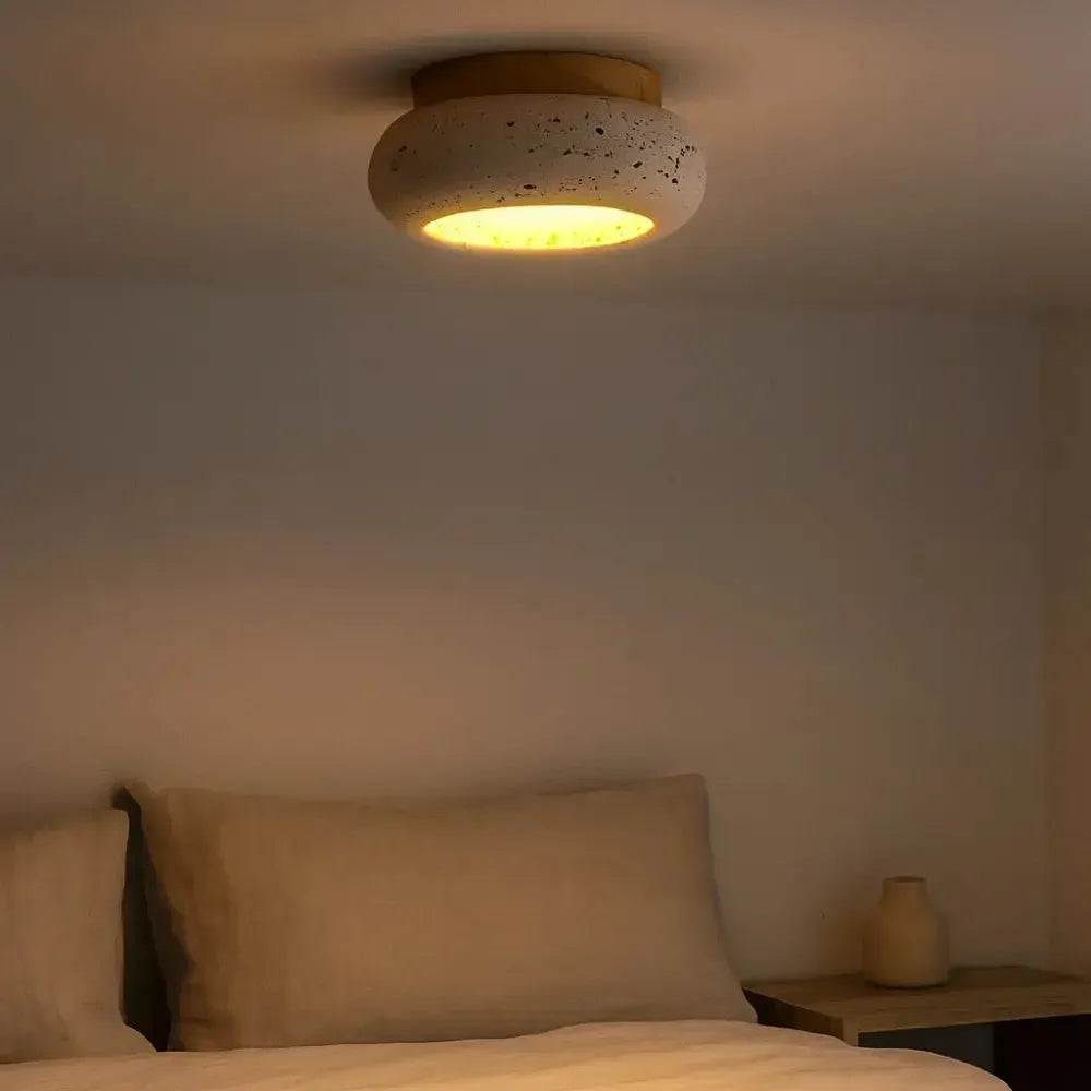 Plafonnier moderne en travertin & bois | Hermi
