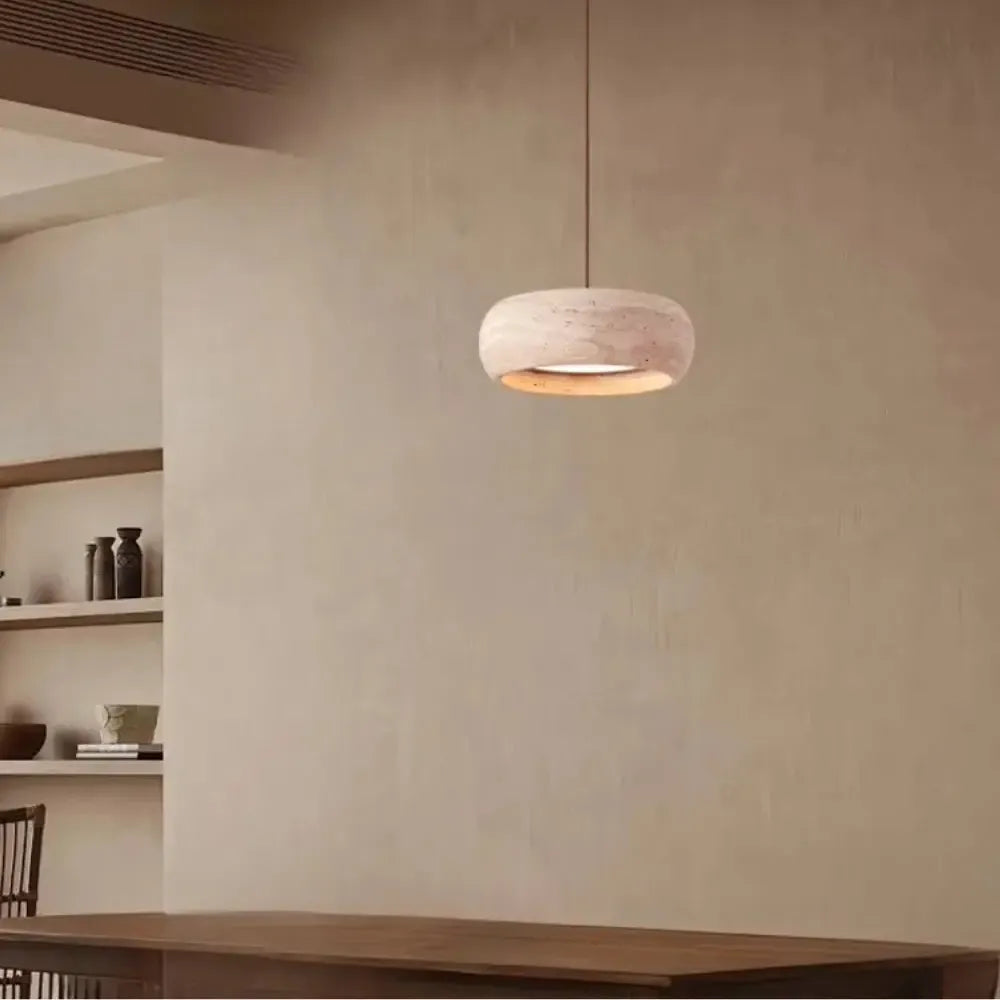 Suspension moderne en travertin authentique Ø 20 cm | Cerclio