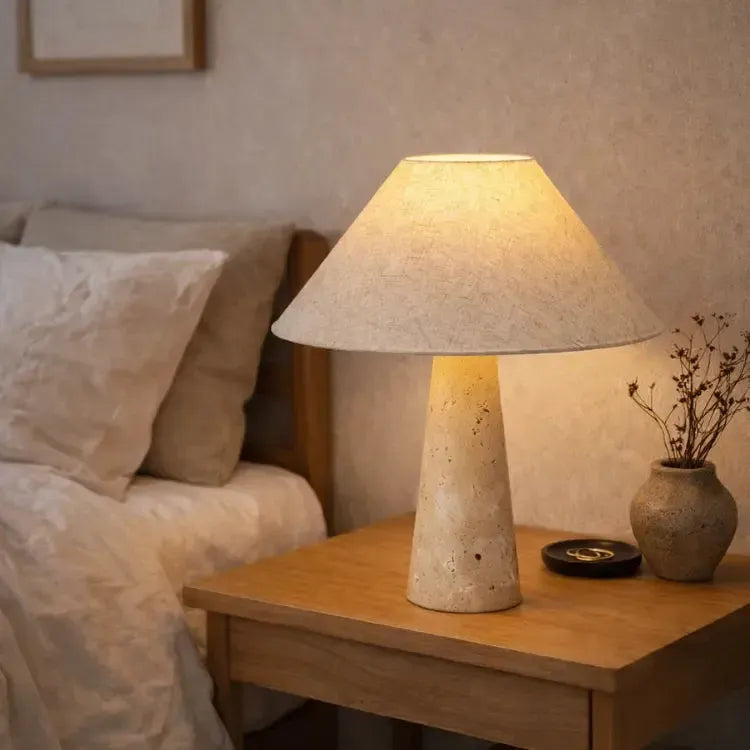 Lampe de chevet design en travertin & tissu | Niva