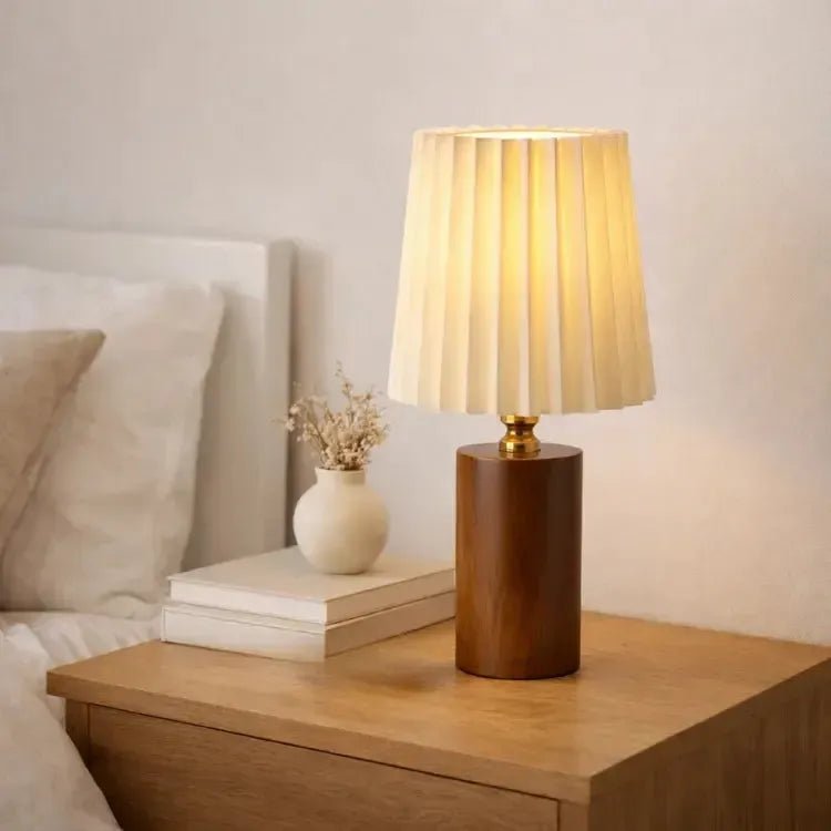 Lampe de chevet bois massif & tissu plissé | Ruera - LuminaSeat