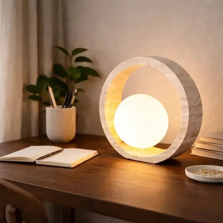 Lampe design sculptural en travertin naturel | Noctura - LuminaSeat